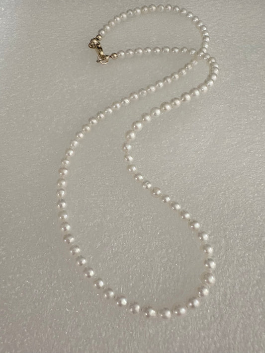 Tiny Dancer Pearl Necklace