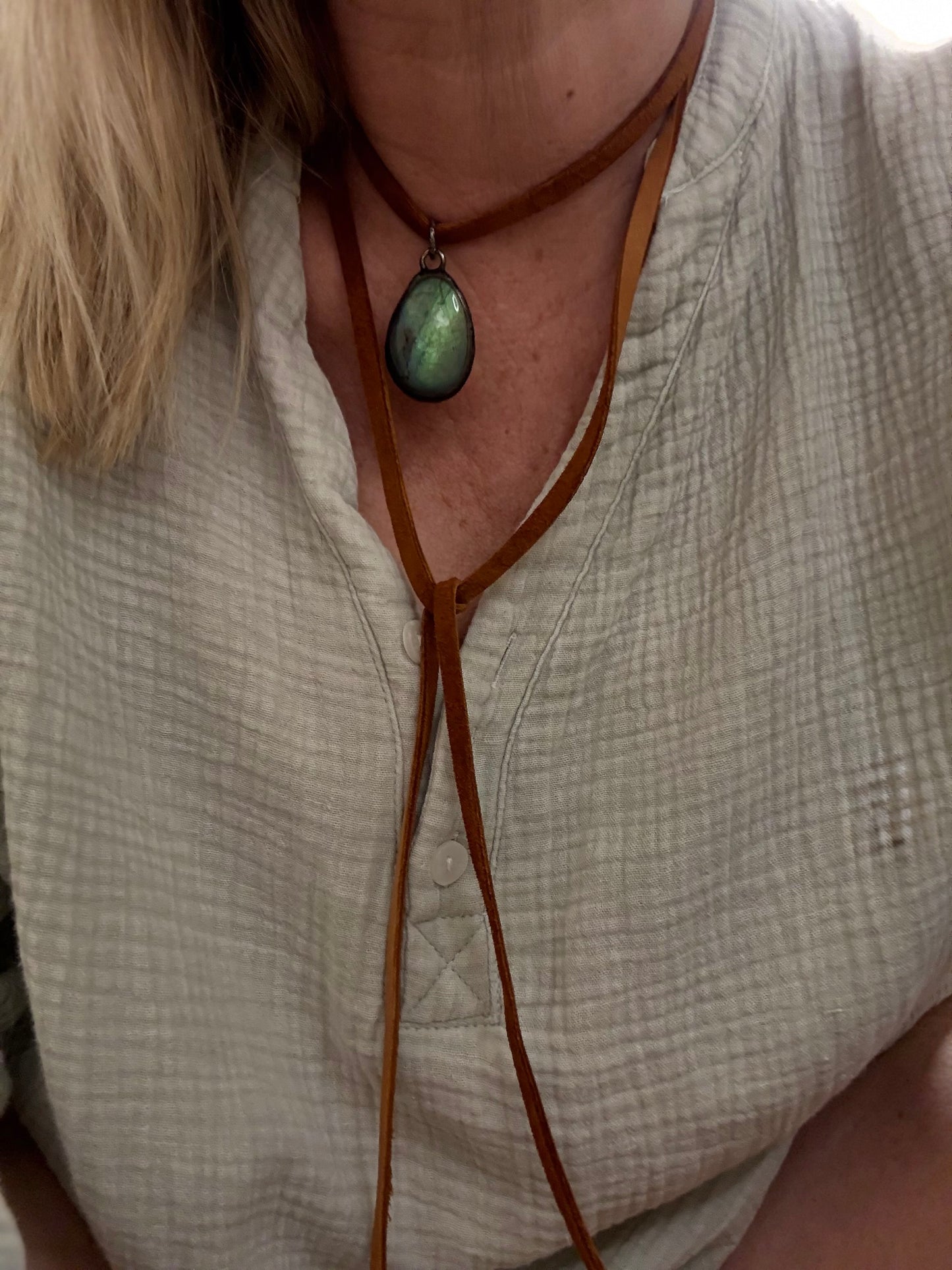 Jilliangemme Signature Saddle Wrap – Labradorite Pendant