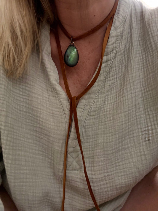 Jilliangemme Signature Saddle Wrap – Labradorite Pendant