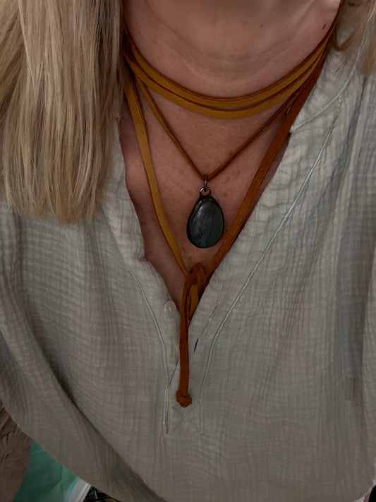 Jilliangemme Signature Saddle Wrap – Labradorite Pendant