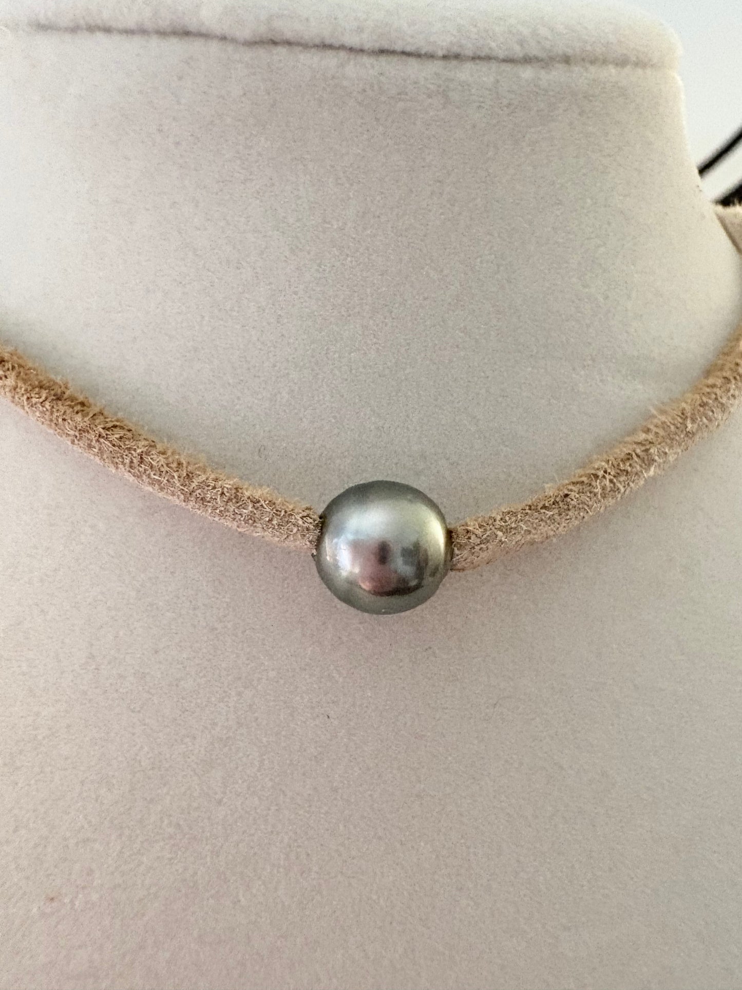Ellie Tahitian Deerskin Choker